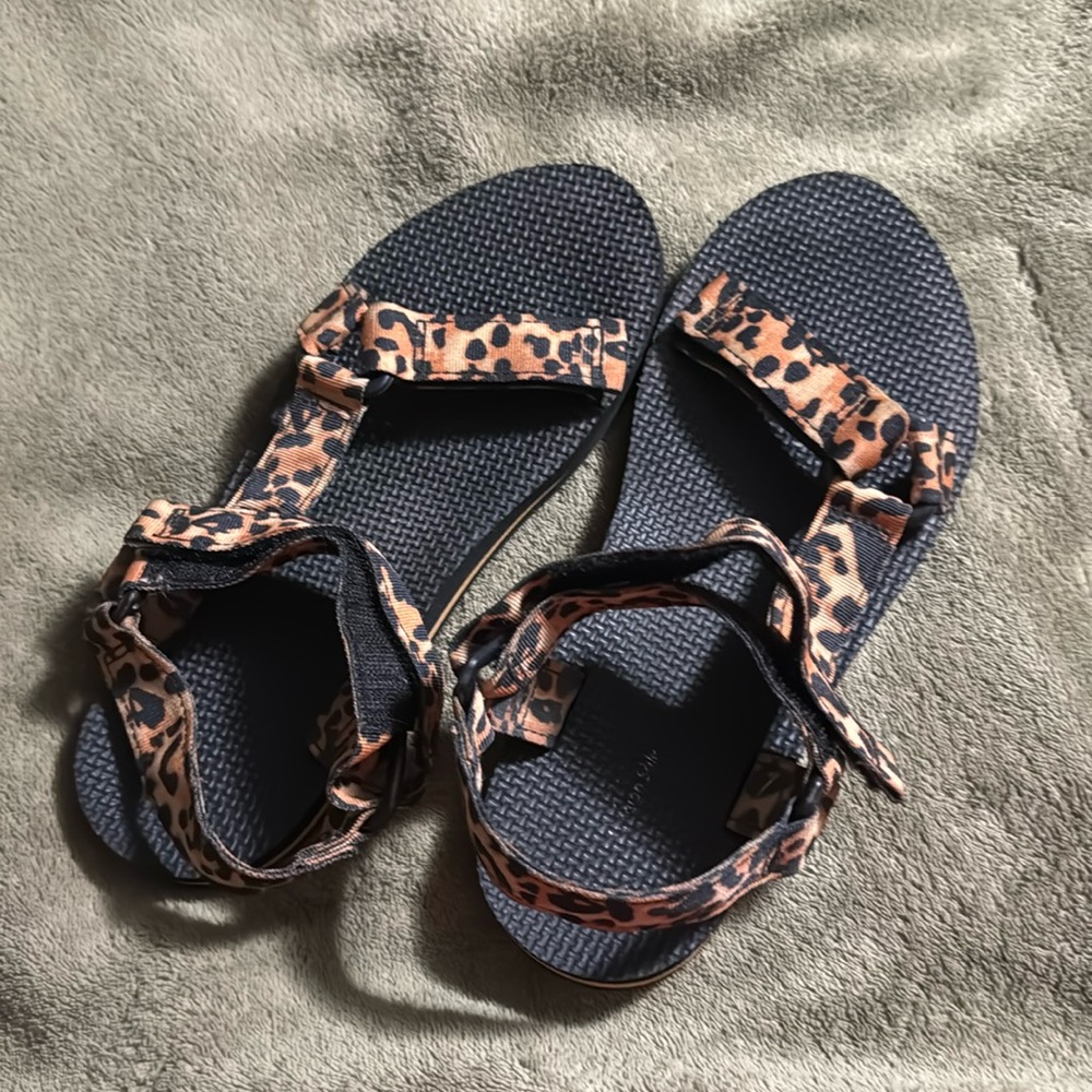 Women’s sandals